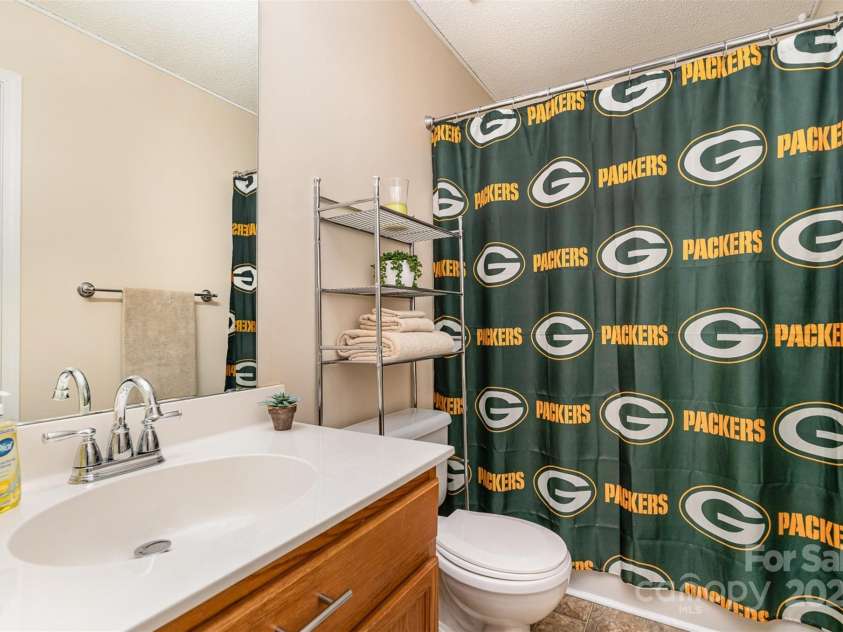 12421 Poplar Forest Drive, Charlotte, NC 28278.  MLS# CAR4232108, YatesRealty ID 2348. 