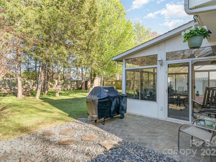 12421 Poplar Forest Drive, Charlotte, NC 28278.  MLS# CAR4232108, YatesRealty ID 2348. 