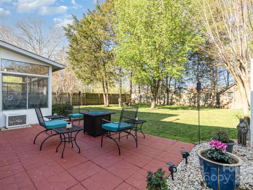 12421 Poplar Forest Drive, Charlotte, NC 28278.  MLS# CAR4232108, YatesRealty ID 2348. 