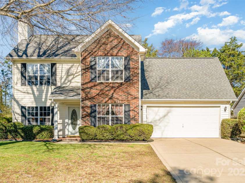 12421 Poplar Forest Drive, Charlotte, NC 28278.  MLS# CAR4232108, YatesRealty ID 2348. 