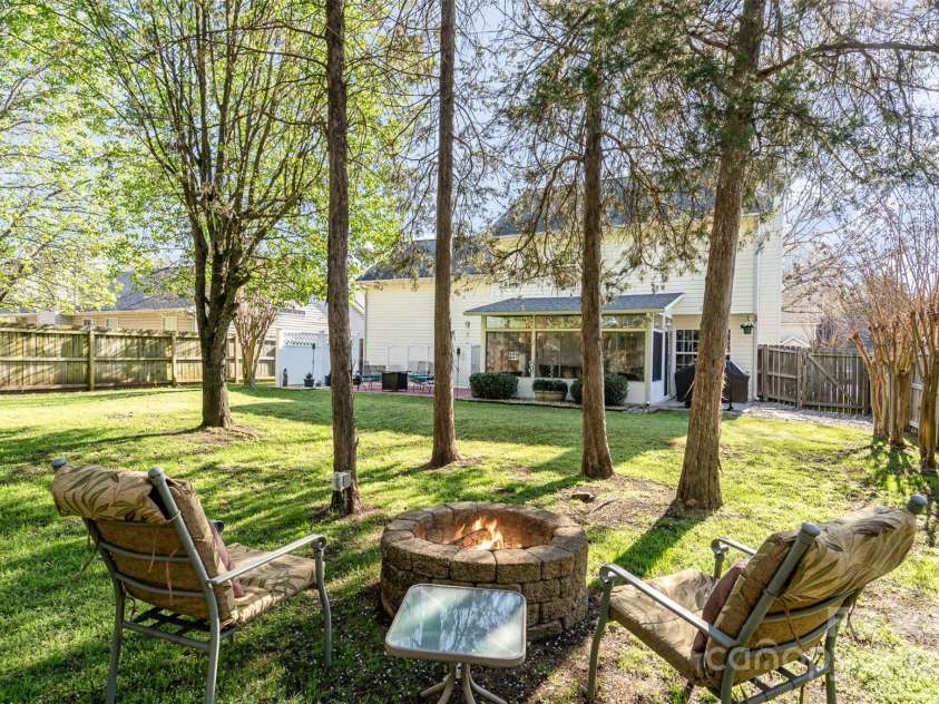 12421 Poplar Forest Drive, Charlotte, NC 28278.  MLS# CAR4232108, YatesRealty ID 2348. 