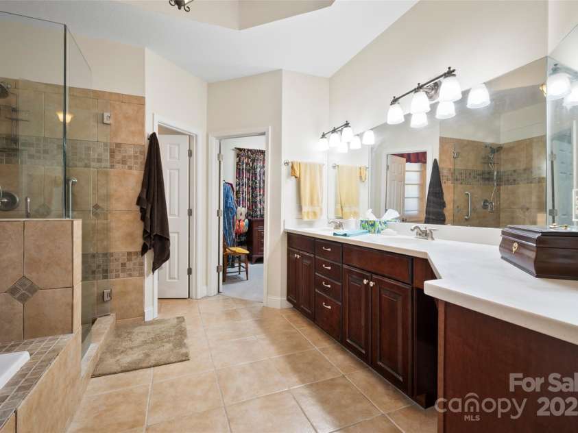 147 Bridge Lane, Tryon, NC 28782.  MLS# CAR4293368, YatesRealty ID 2348. Primary bath