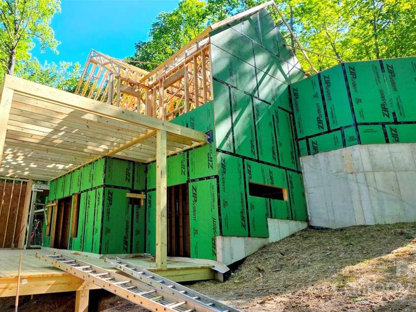 297 Easy Springs Road, Sapphire, NC 28774.  MLS# CAR4277320, YatesRealty ID 23481. 