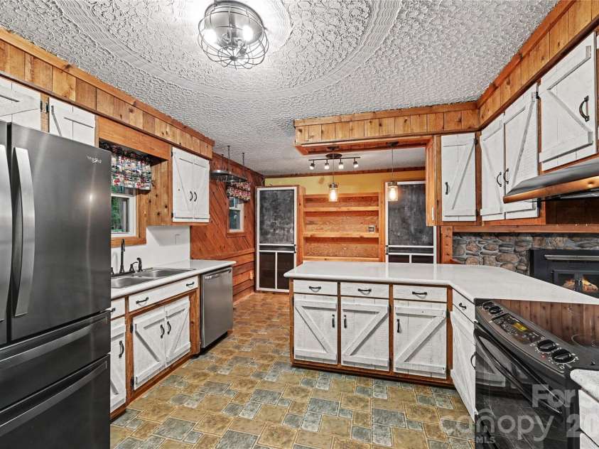 608 Hoyle Street, Lincolnton, NC 28092.  MLS# CAR4413256, YatesRealty ID 23481. 