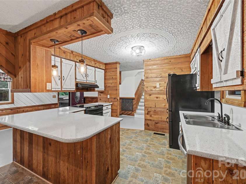 608 Hoyle Street, Lincolnton, NC 28092.  MLS# CAR4413256, YatesRealty ID 23481. 