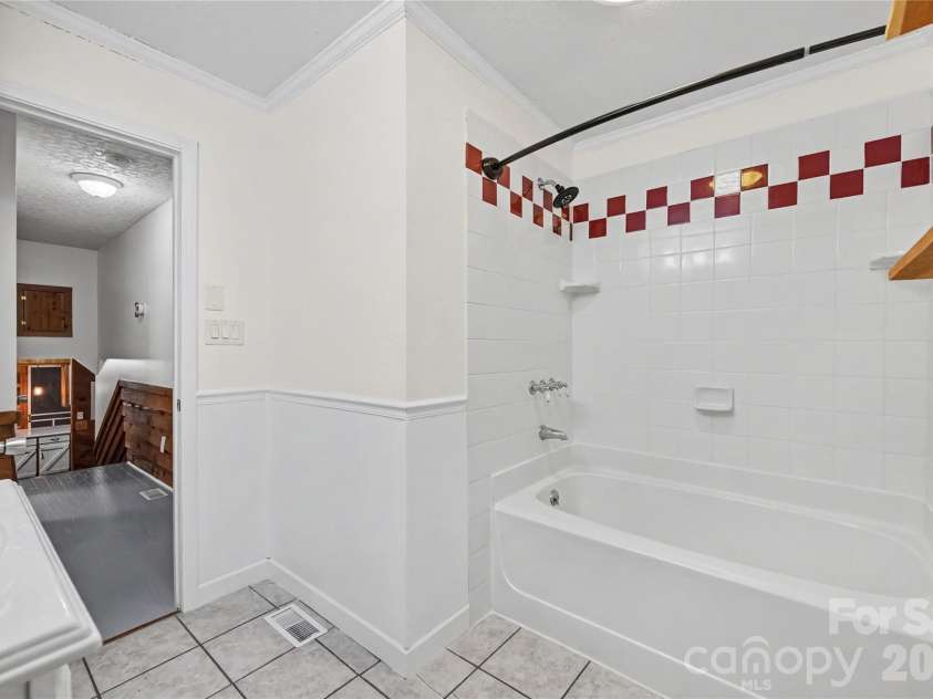608 Hoyle Street, Lincolnton, NC 28092.  MLS# CAR4413256, YatesRealty ID 23481. 