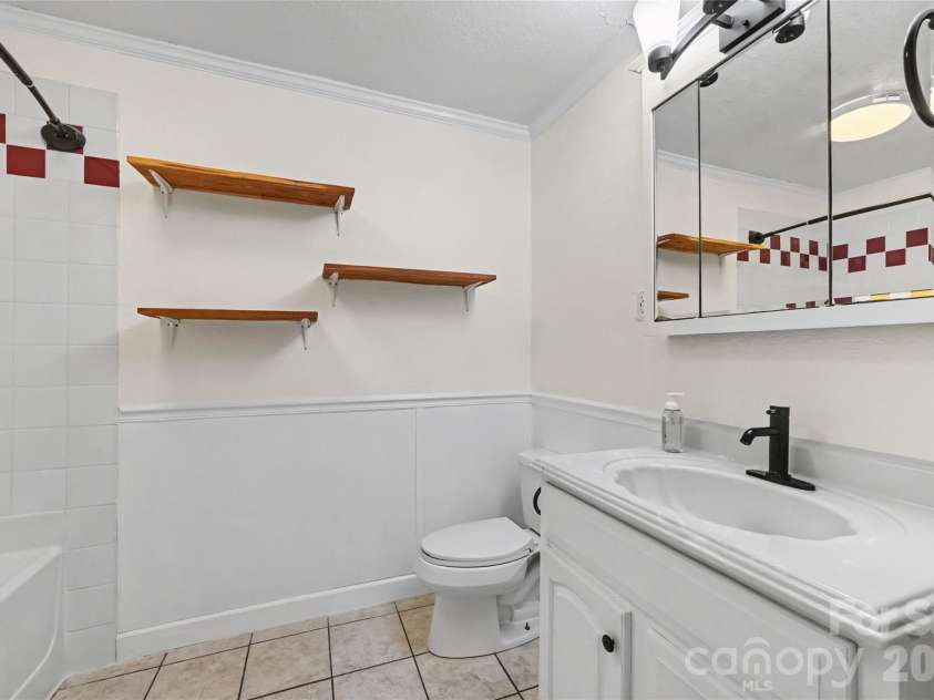 608 Hoyle Street, Lincolnton, NC 28092.  MLS# CAR4413256, YatesRealty ID 23481. 