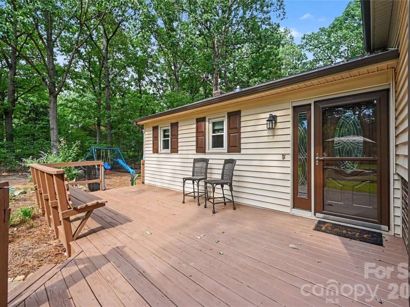 608 Hoyle Street, Lincolnton, NC 28092.  MLS# CAR4413256, YatesRealty ID 23481. 