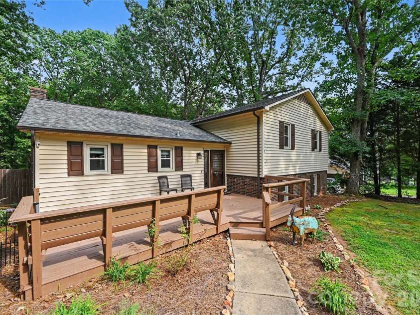 608 Hoyle Street, Lincolnton, NC 28092.  MLS# CAR4413256, YatesRealty ID 23481. 