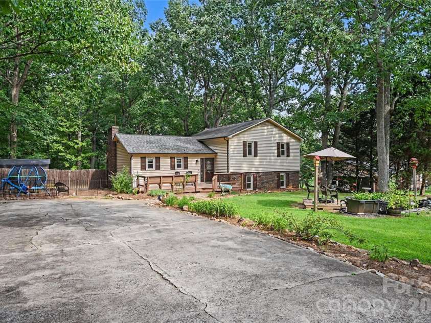 608 Hoyle Street, Lincolnton, NC 28092.  MLS# CAR4413256, YatesRealty ID 23481. 