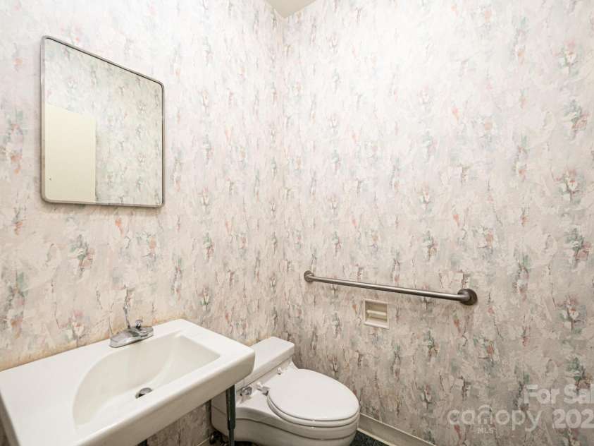 153 Hillhaven Place, Lenoir, NC 28645.  MLS# CAR4277199, YatesRealty ID 23483. 