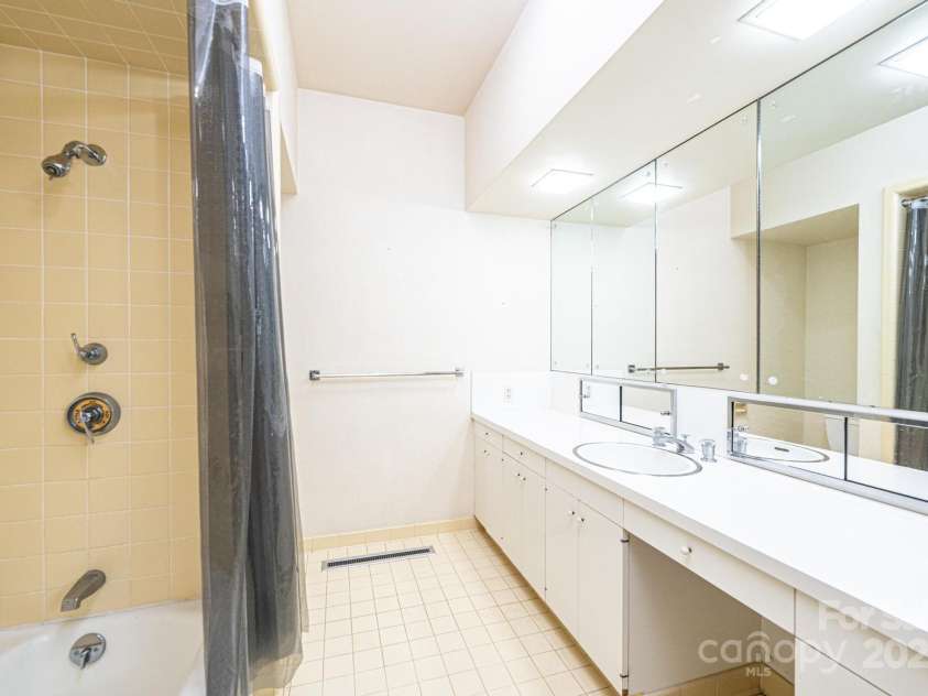 153 Hillhaven Place, Lenoir, NC 28645.  MLS# CAR4277199, YatesRealty ID 23483. 