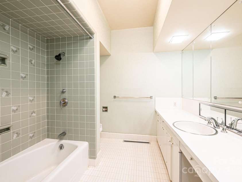 153 Hillhaven Place, Lenoir, NC 28645.  MLS# CAR4277199, YatesRealty ID 23483. 