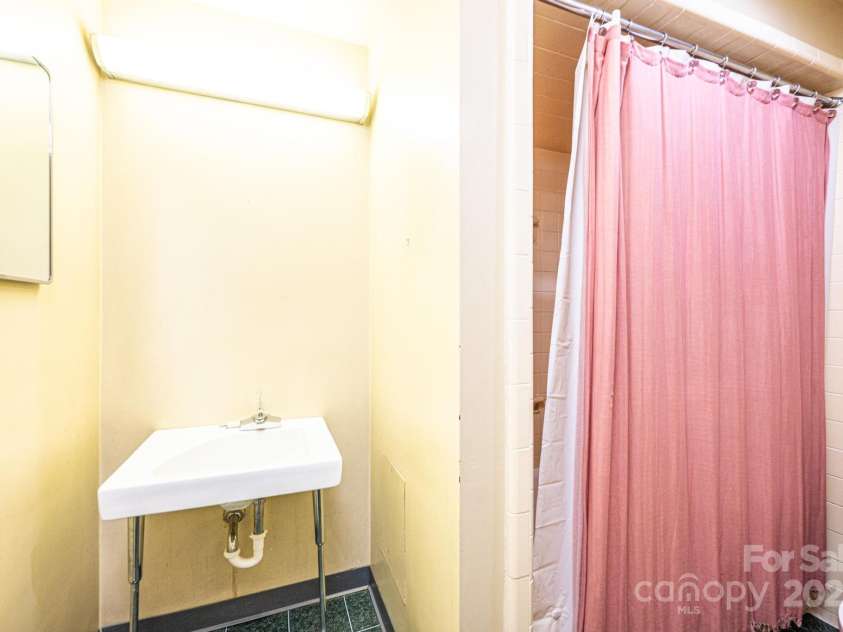 153 Hillhaven Place, Lenoir, NC 28645.  MLS# CAR4277199, YatesRealty ID 23483. 