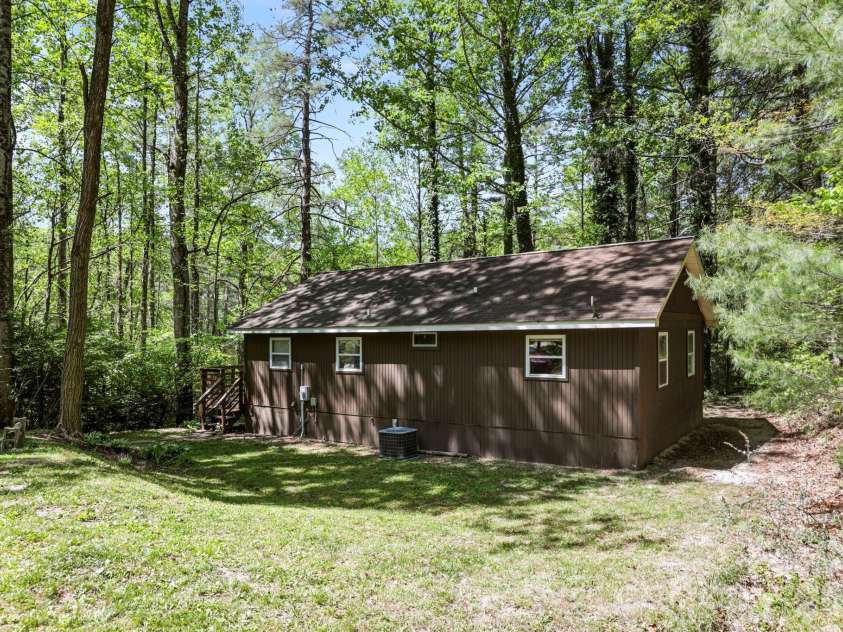 521 Lake Falls Road, Hendersonville, NC 28739.  MLS# CAR4374555, YatesRealty ID 23483. 