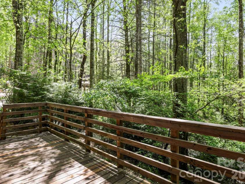521 Lake Falls Road, Hendersonville, NC 28739.  MLS# CAR4374555, YatesRealty ID 23483. 
