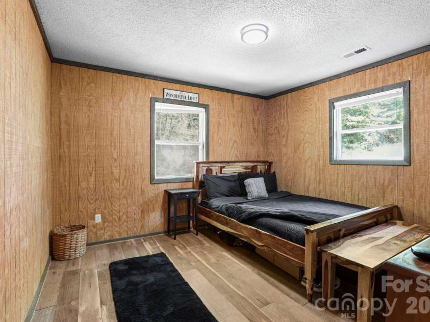 521 Lake Falls Road, Hendersonville, NC 28739.  MLS# CAR4374555, YatesRealty ID 23483. 