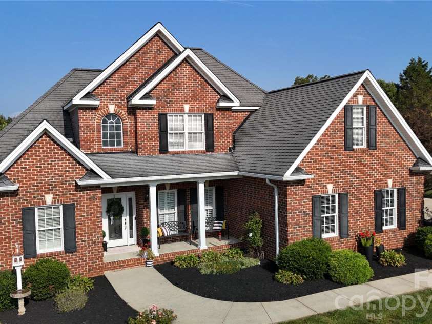 2400 Carriage Lane, Lincolnton, NC 28092.  MLS# CAR4355700, YatesRealty ID 23484. 