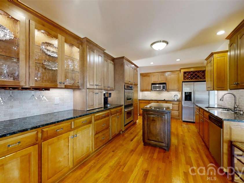 2400 Carriage Lane, Lincolnton, NC 28092.  MLS# CAR4355700, YatesRealty ID 23484. 