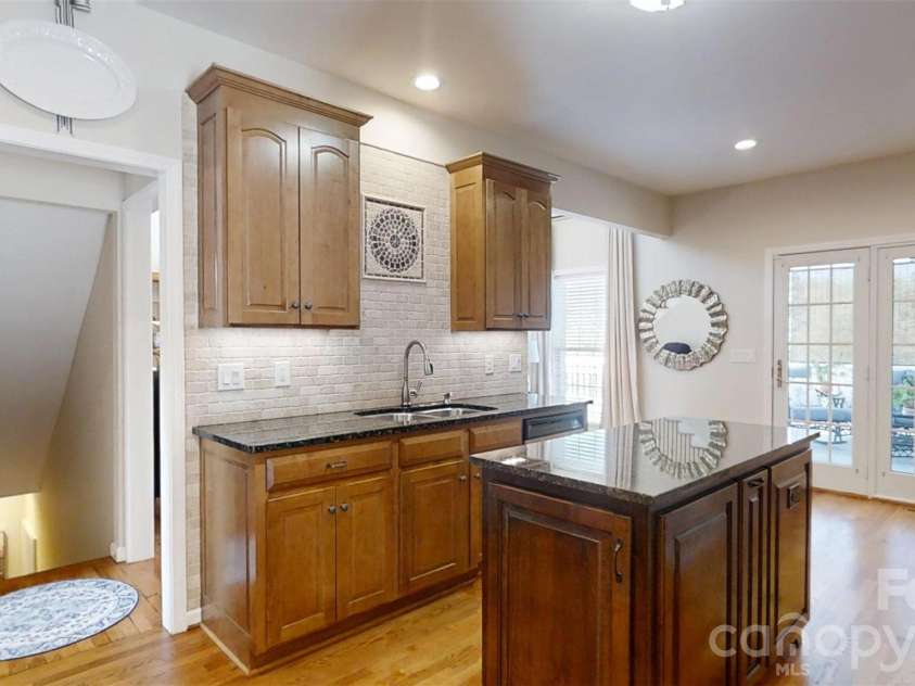 2400 Carriage Lane, Lincolnton, NC 28092.  MLS# CAR4355700, YatesRealty ID 23484. 