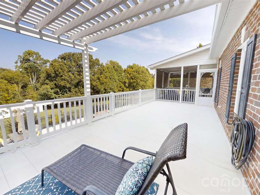 2400 Carriage Lane, Lincolnton, NC 28092.  MLS# CAR4355700, YatesRealty ID 23484. 