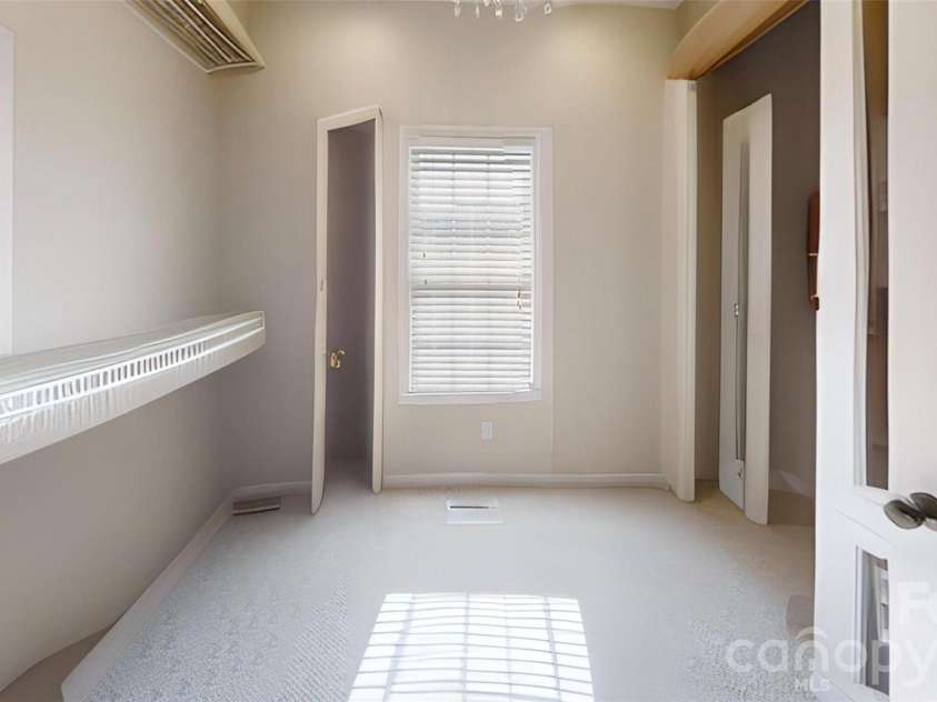 2400 Carriage Lane, Lincolnton, NC 28092.  MLS# CAR4355700, YatesRealty ID 23484. 