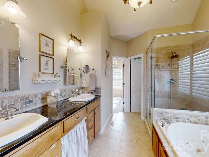 2400 Carriage Lane, Lincolnton, NC 28092.  MLS# CAR4355700, YatesRealty ID 23484. 