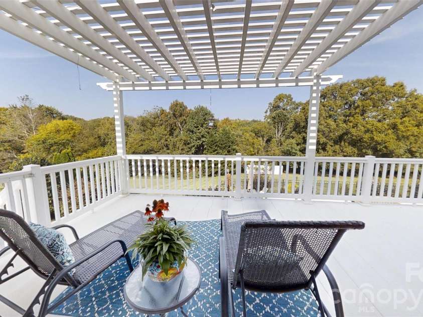 2400 Carriage Lane, Lincolnton, NC 28092.  MLS# CAR4355700, YatesRealty ID 23484. 