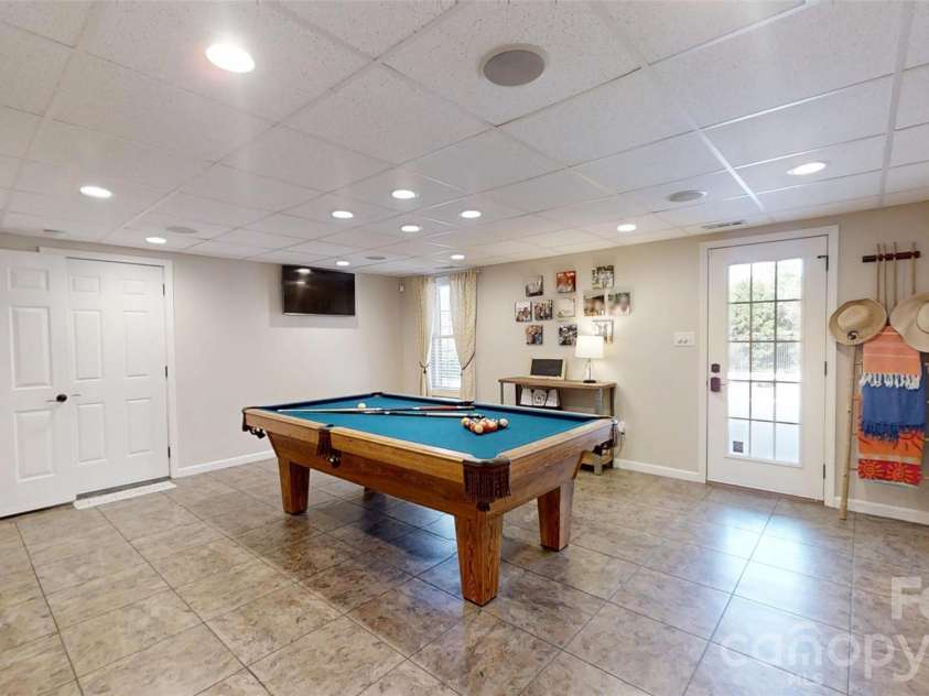 2400 Carriage Lane, Lincolnton, NC 28092.  MLS# CAR4355700, YatesRealty ID 23484. 