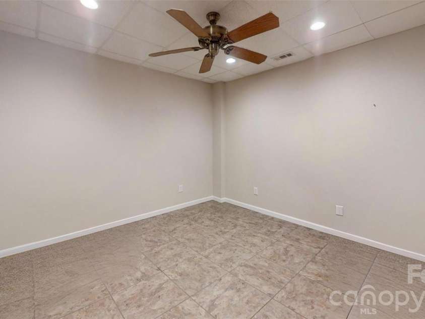 2400 Carriage Lane, Lincolnton, NC 28092.  MLS# CAR4355700, YatesRealty ID 23484. 