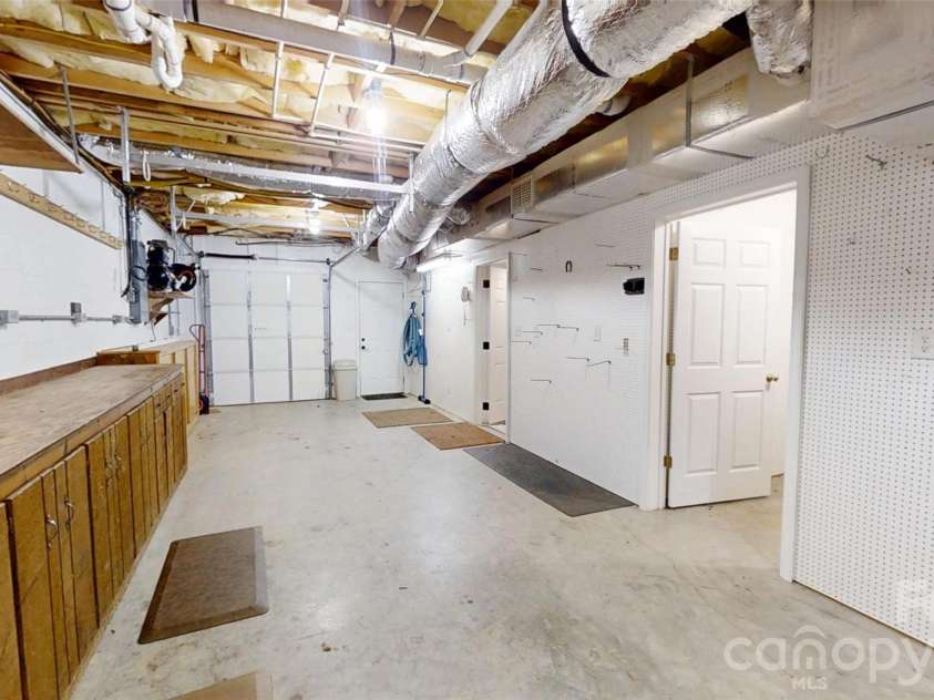 2400 Carriage Lane, Lincolnton, NC 28092.  MLS# CAR4355700, YatesRealty ID 23484. 