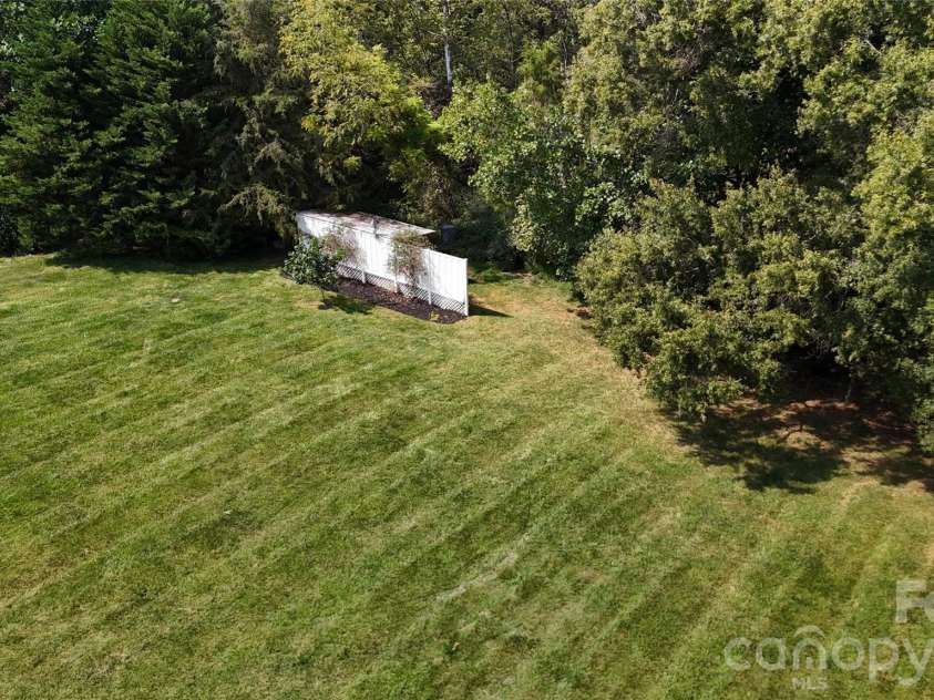 2400 Carriage Lane, Lincolnton, NC 28092.  MLS# CAR4355700, YatesRealty ID 23484. 
