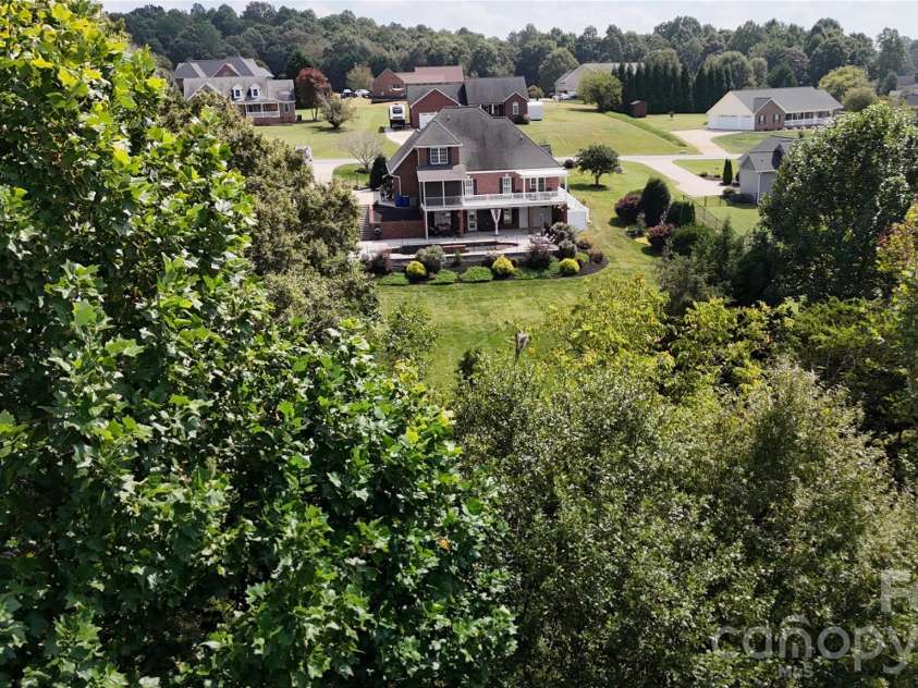 2400 Carriage Lane, Lincolnton, NC 28092.  MLS# CAR4355700, YatesRealty ID 23484. 