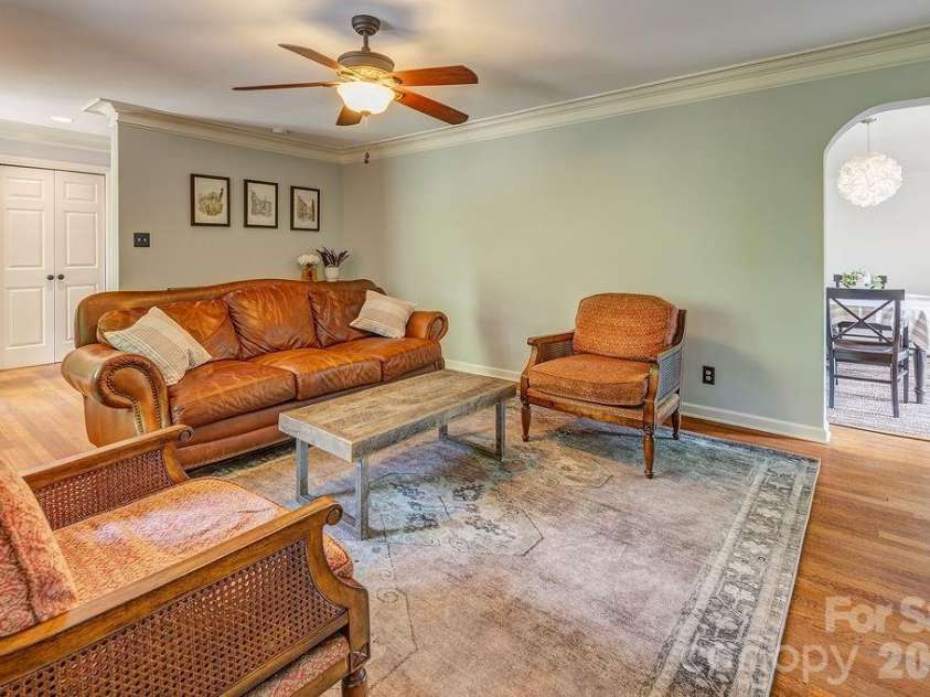 35 Dogwood Road, Asheville, NC 28804.  MLS# CAR4377400, YatesRealty ID 23486. Good Flow