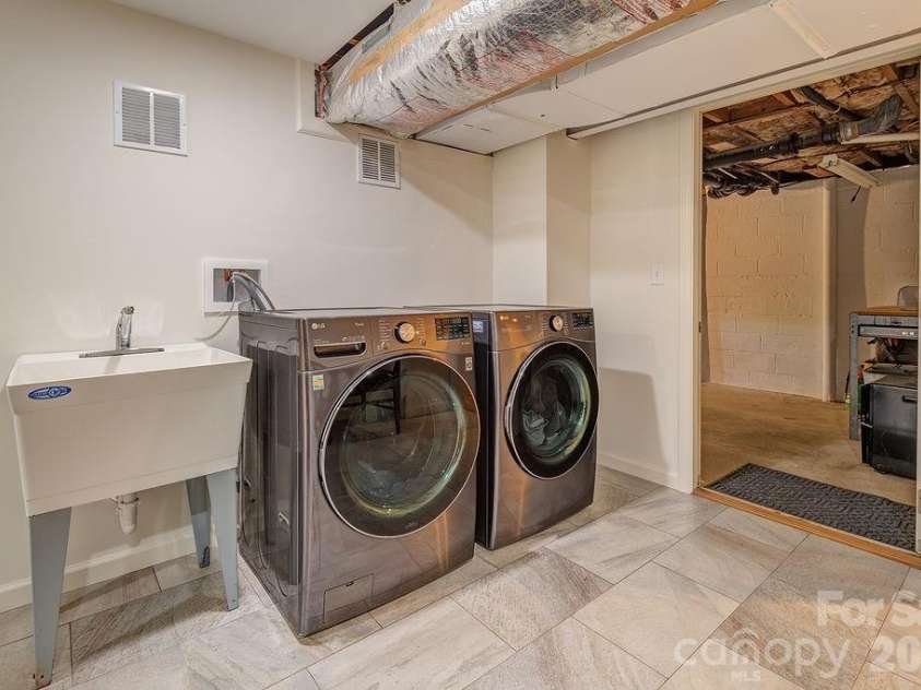 35 Dogwood Road, Asheville, NC 28804.  MLS# CAR4377400, YatesRealty ID 23486. Laundry w/ Sink & Flex Space