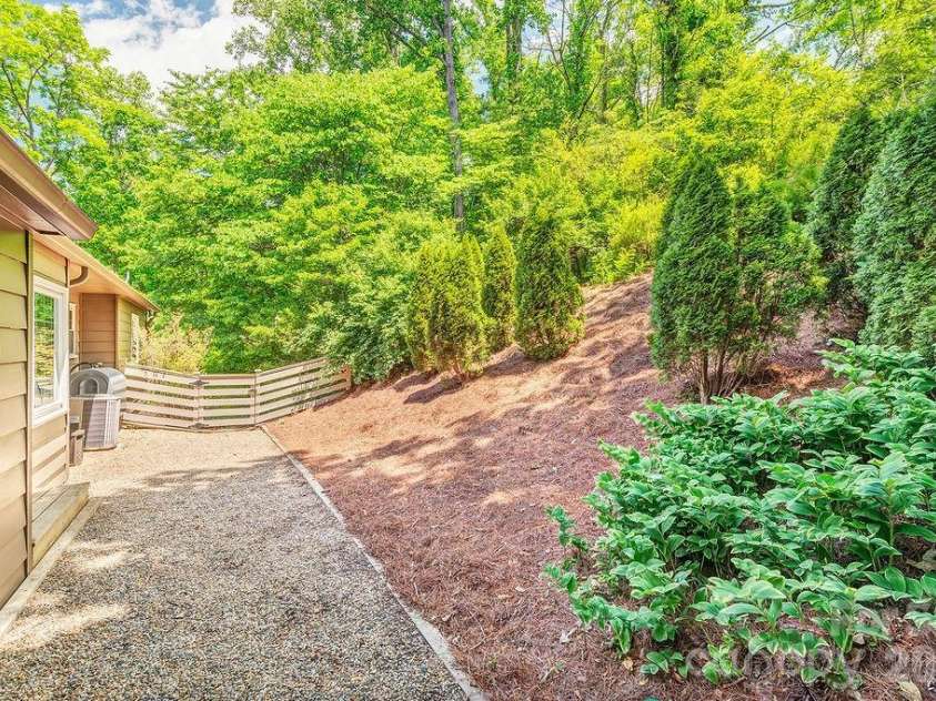 35 Dogwood Road, Asheville, NC 28804.  MLS# CAR4377400, YatesRealty ID 23486. Native Landscaping