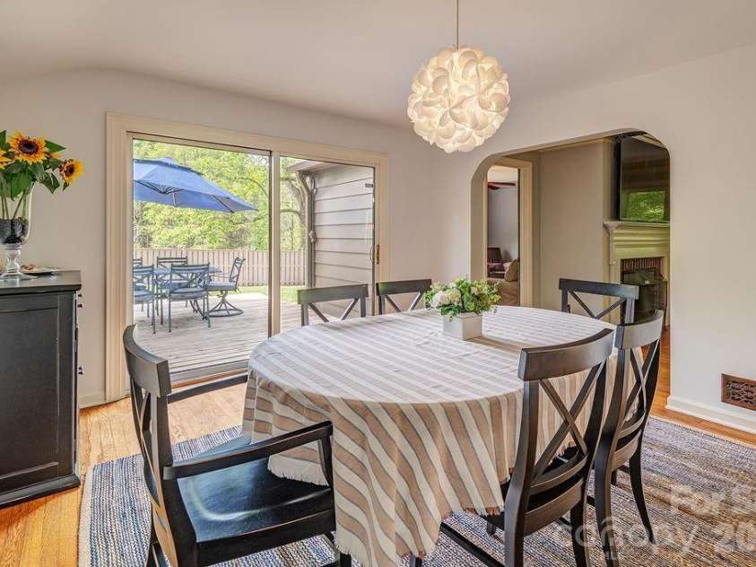 35 Dogwood Road, Asheville, NC 28804.  MLS# CAR4377400, YatesRealty ID 23486. Natural Light