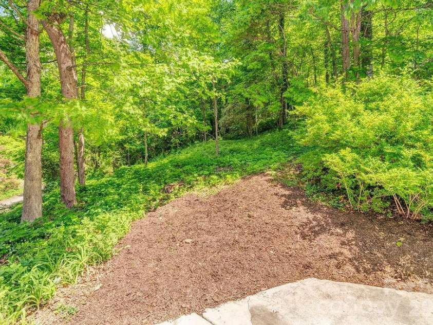 35 Dogwood Road, Asheville, NC 28804.  MLS# CAR4377400, YatesRealty ID 23486. Options....