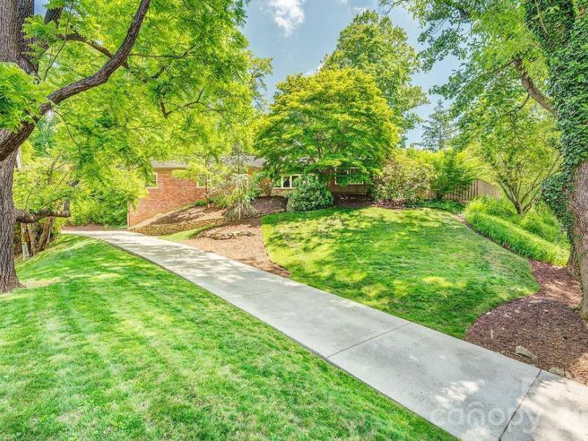 35 Dogwood Road, Asheville, NC 28804.  MLS# CAR4377400, YatesRealty ID 23486. Private setting