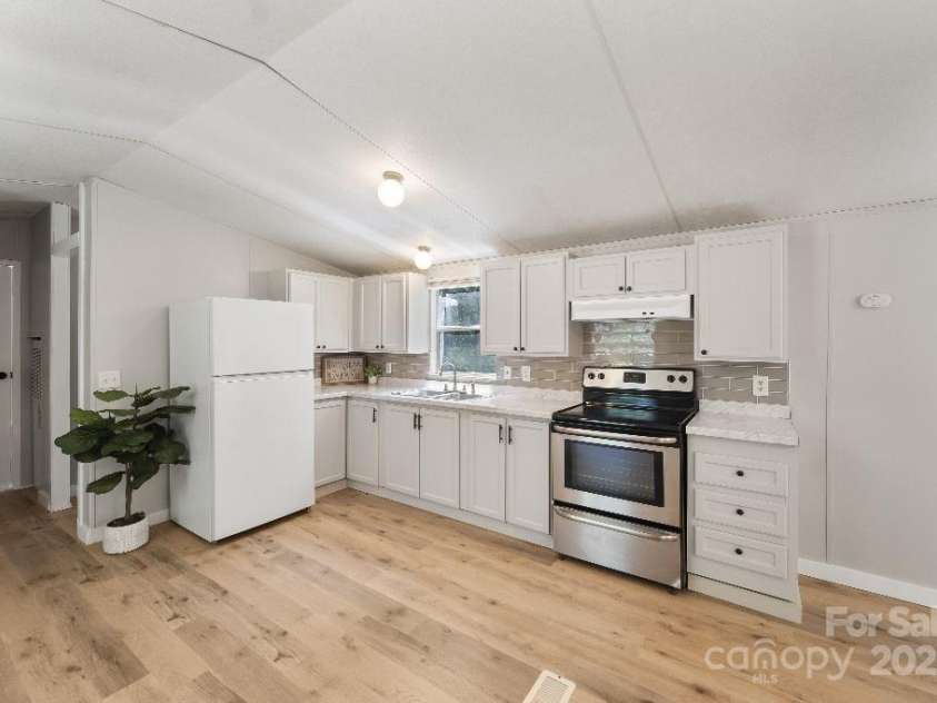 1354 Springwood Lane, Rock Hill, SC 29730.  MLS# CAR4277330, YatesRealty ID 23487. 