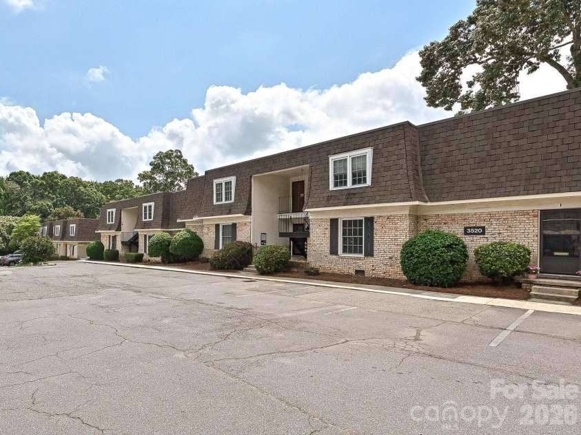 3520 Colony Road, Charlotte, NC 28211.  MLS# CAR4411919, YatesRealty ID 23487. 