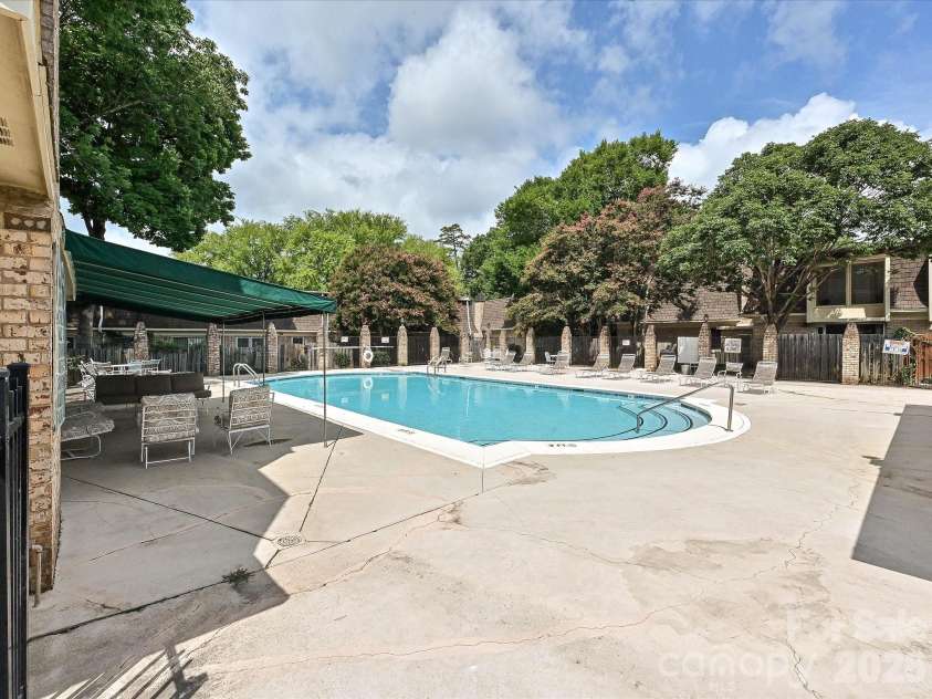 3520 Colony Road, Charlotte, NC 28211.  MLS# CAR4411919, YatesRealty ID 23487. 