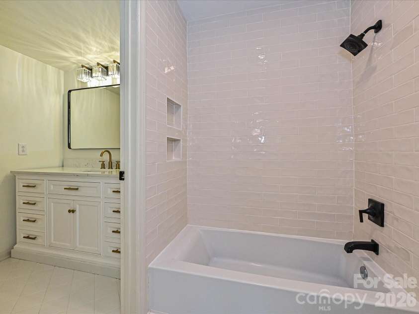3520 Colony Road, Charlotte, NC 28211.  MLS# CAR4411919, YatesRealty ID 23487. Bathroom