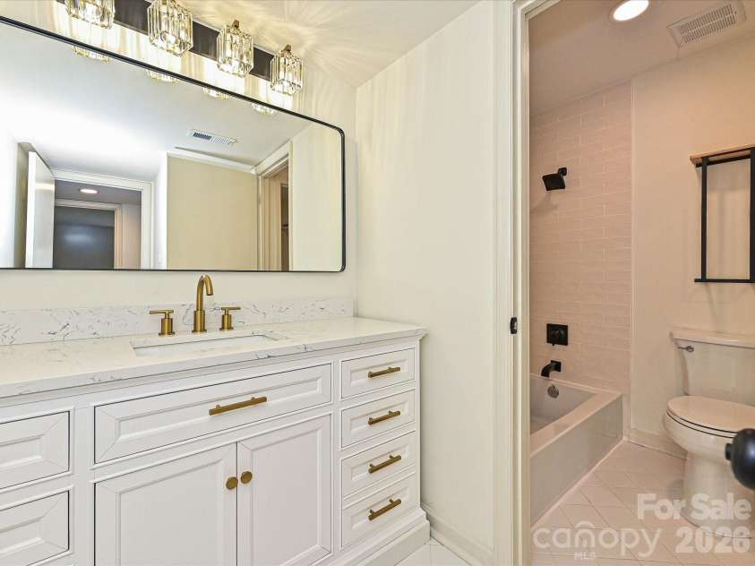 3520 Colony Road, Charlotte, NC 28211.  MLS# CAR4411919, YatesRealty ID 23487. Bathroom