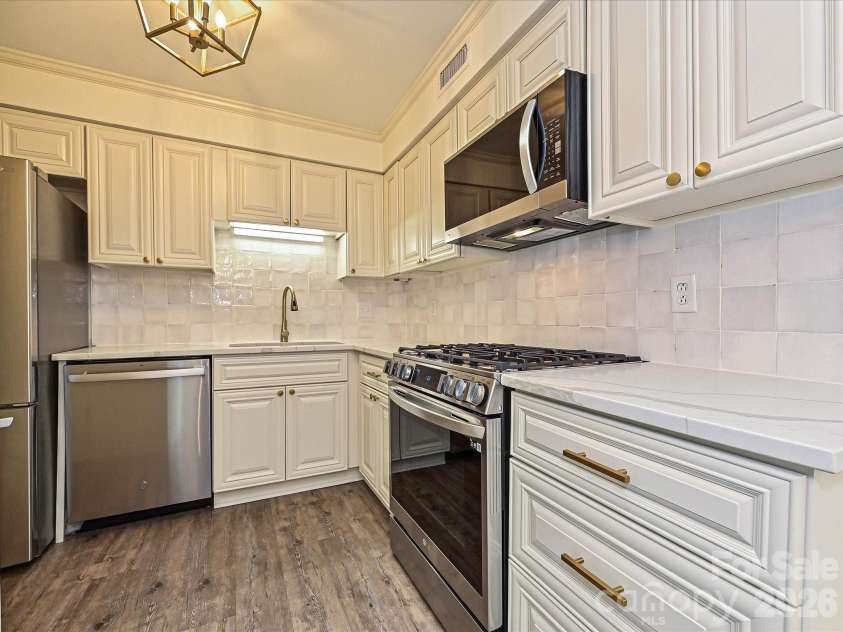 3520 Colony Road, Charlotte, NC 28211.  MLS# CAR4411919, YatesRealty ID 23487. Kitchen