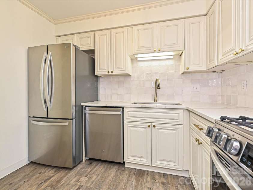 3520 Colony Road, Charlotte, NC 28211.  MLS# CAR4411919, YatesRealty ID 23487. Kitchen