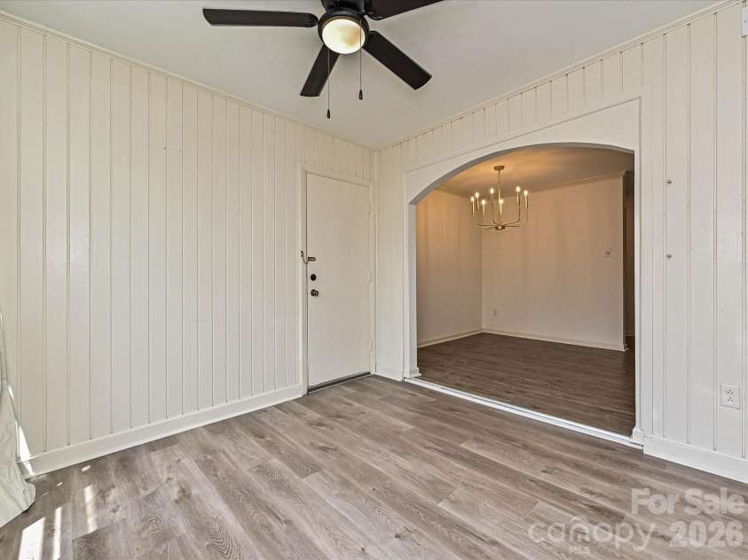 3520 Colony Road, Charlotte, NC 28211.  MLS# CAR4411919, YatesRealty ID 23487. Sun Room