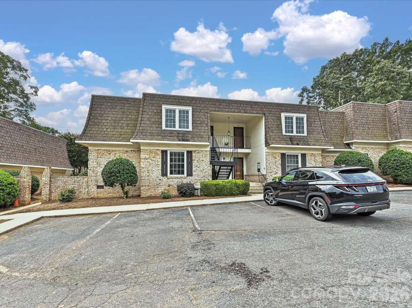 3520 Colony Road, Charlotte, NC 28211.  MLS# CAR4421758, YatesRealty ID 23487. 