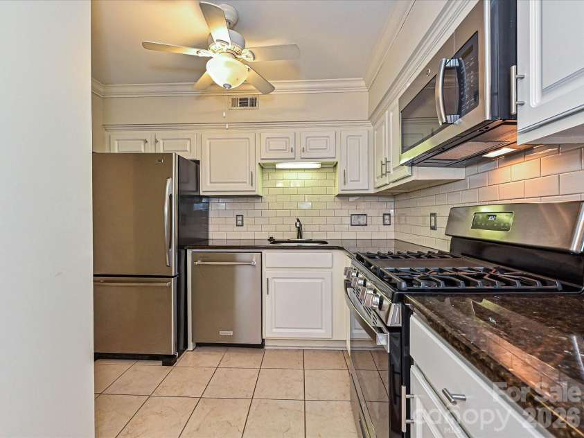 3520 Colony Road, Charlotte, NC 28211.  MLS# CAR4421758, YatesRealty ID 23487. 