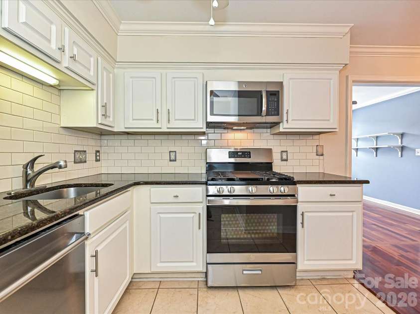 3520 Colony Road, Charlotte, NC 28211.  MLS# CAR4421758, YatesRealty ID 23487. 